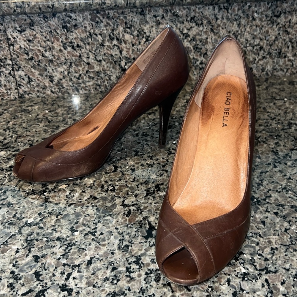 Ciao Bella - Brown Leather - Peep-Toe Pumps